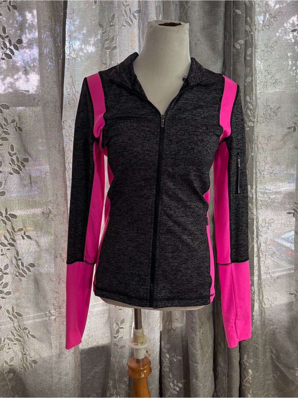 Victoria’s Secret sport women’s medium zip up